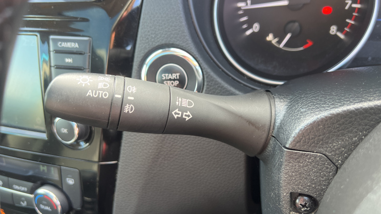 Nissan Qashqai 1.3 DiG-T N-Connecta 5dr [Glass Roof Pack] Petrol Hatchback